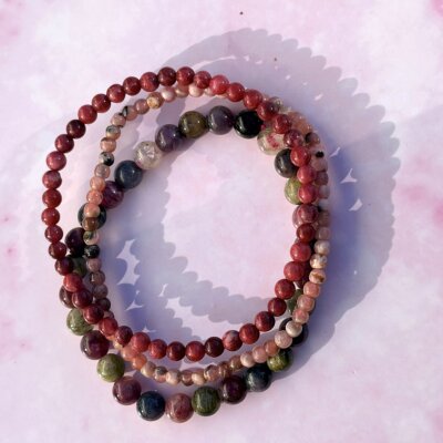 Thulit, Regnbue Turmalin og Rhodochrosit armbånd